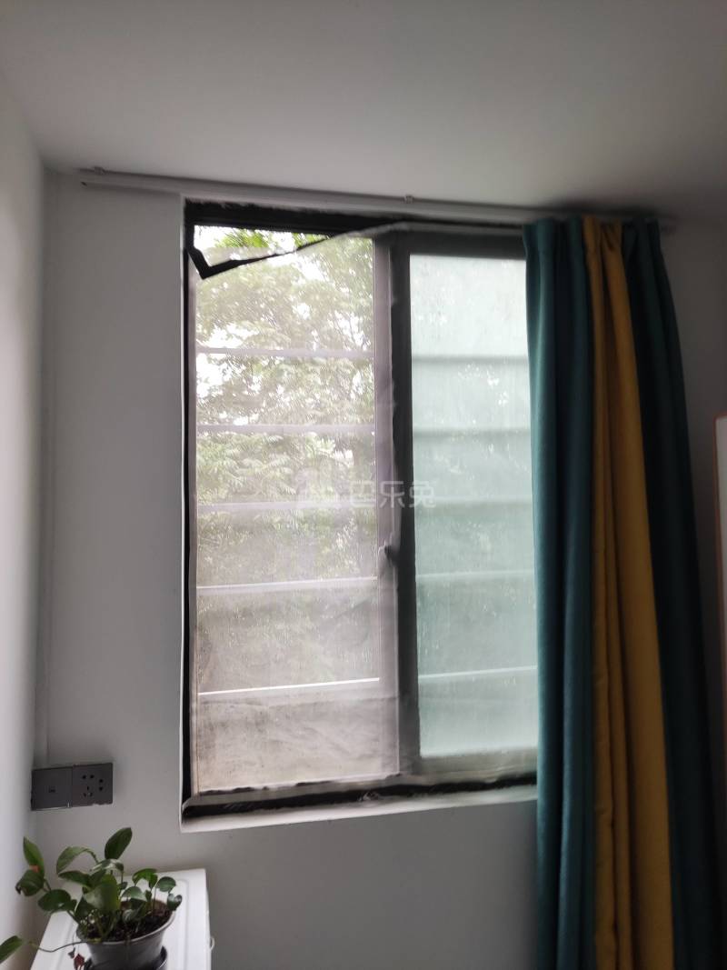 顺达花苑东区9833491卧室窗户图5