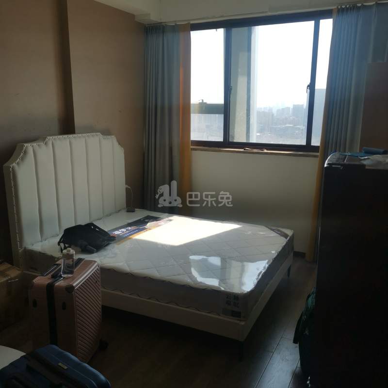 福雷德艾肯金座9858271卧室图0