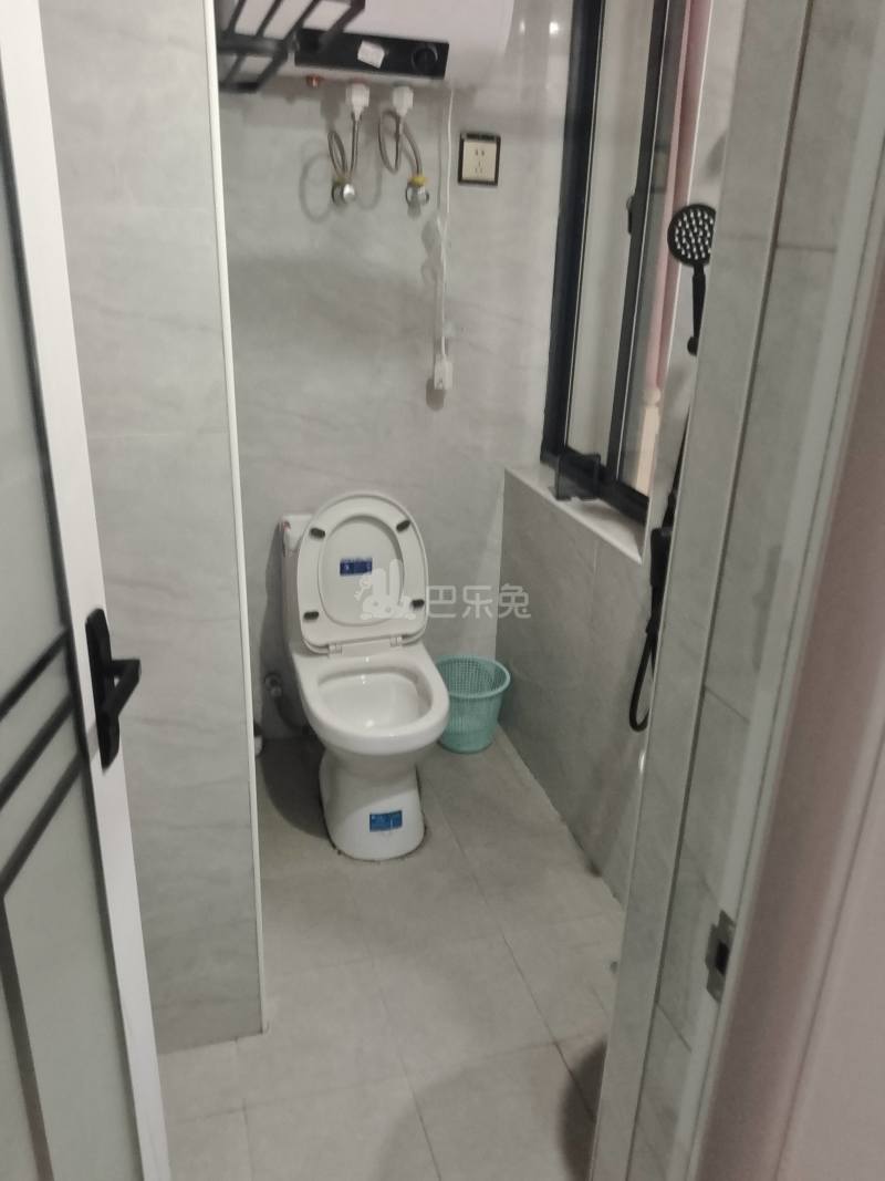 圣苑小区9858391卫生间图5