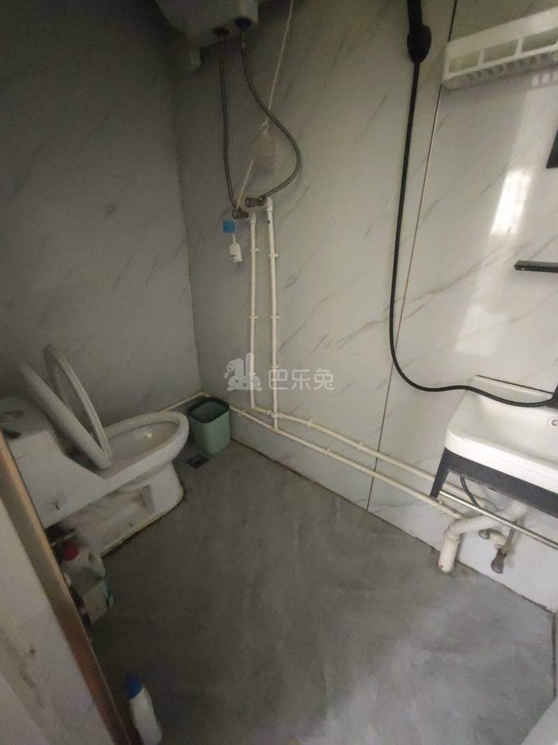 黄城花园西区9861548卫生间图5