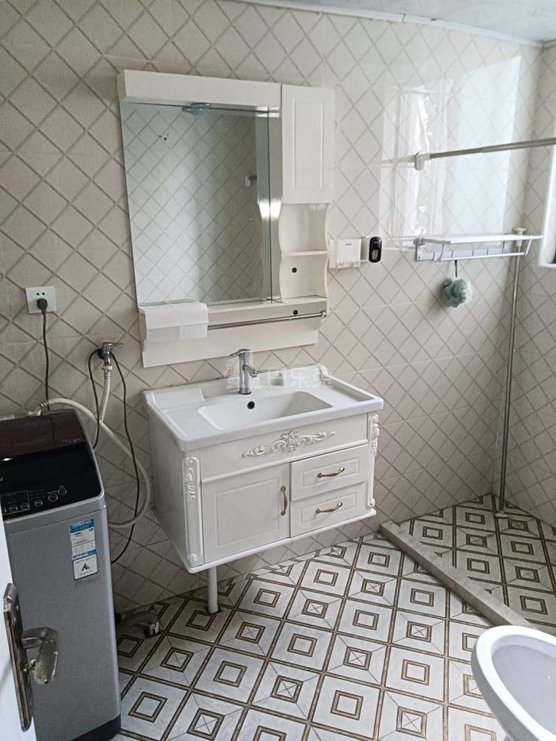 绿地东岸涟城北区9904110卫生间图6