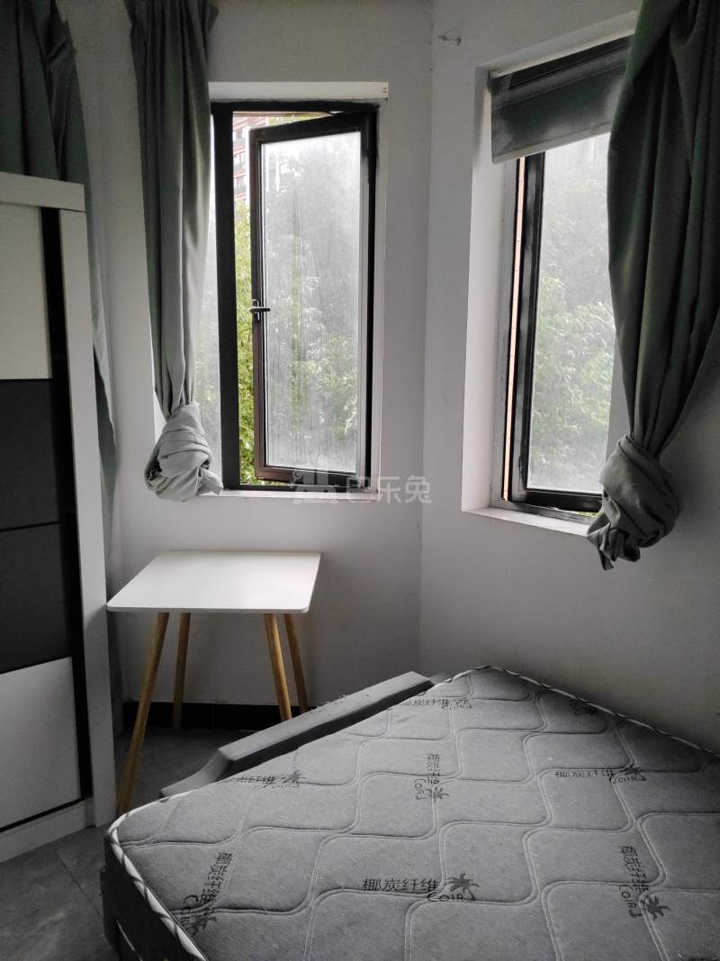 临东家园9912691卧室窗户图7