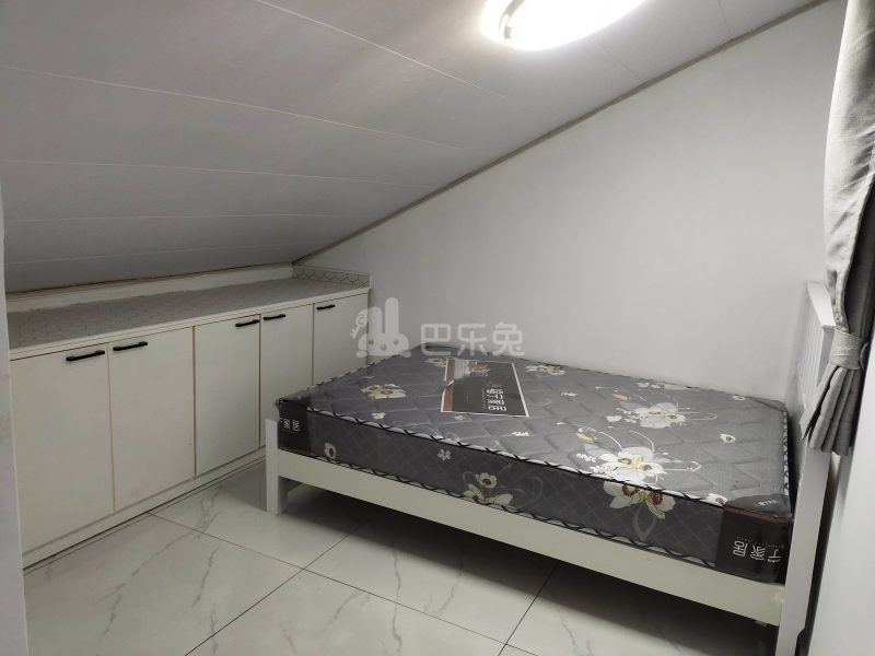 鹤立西路1-9幢9938433卧室图0