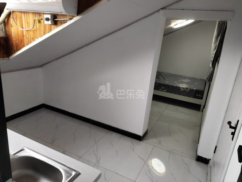 鹤立西路1-9幢9938433客厅图4