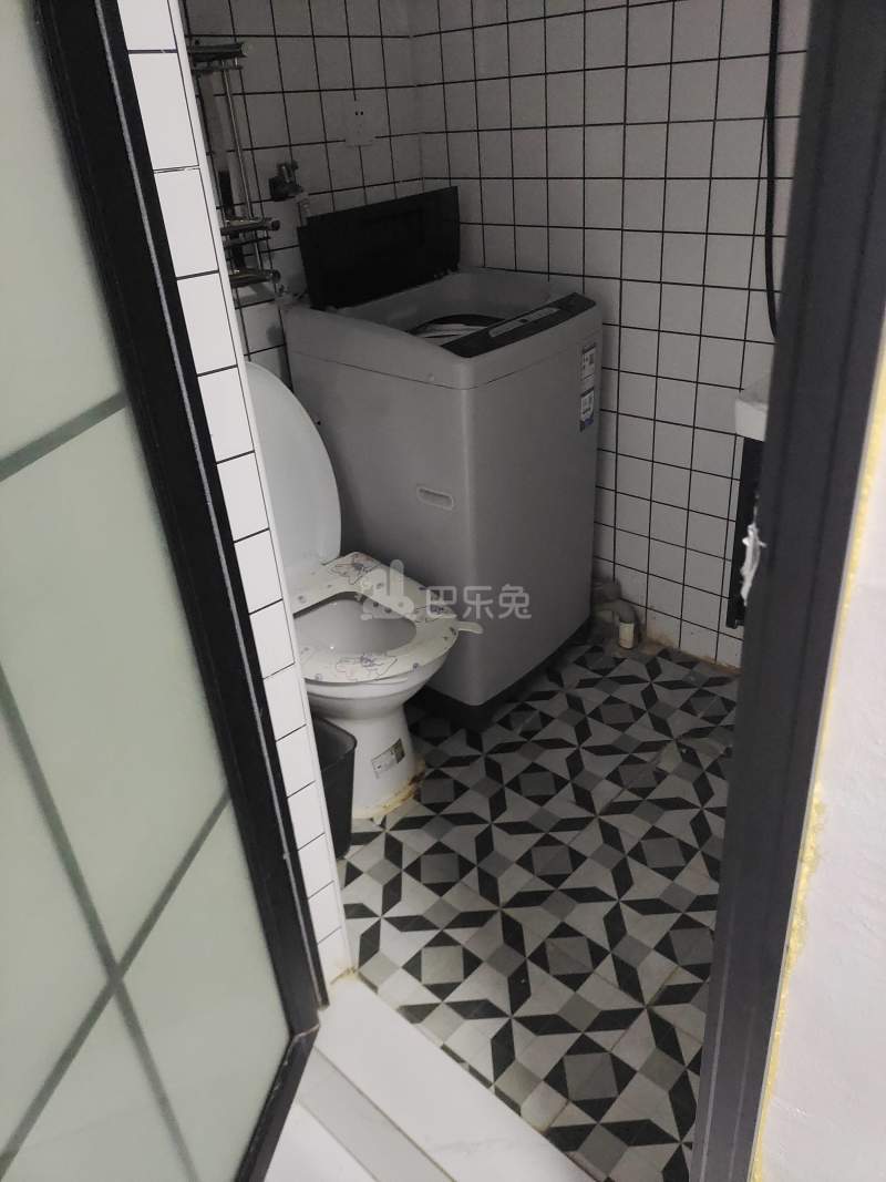 鹤立西路1-9幢9938434卫生间图4