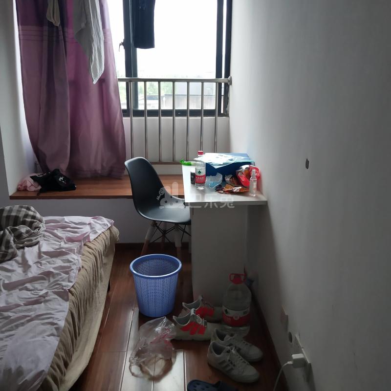 秀里华庭9942188卧室图2