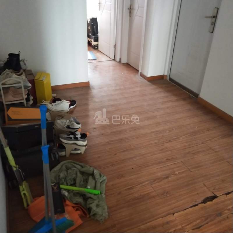 秀里华庭9942188客厅图4