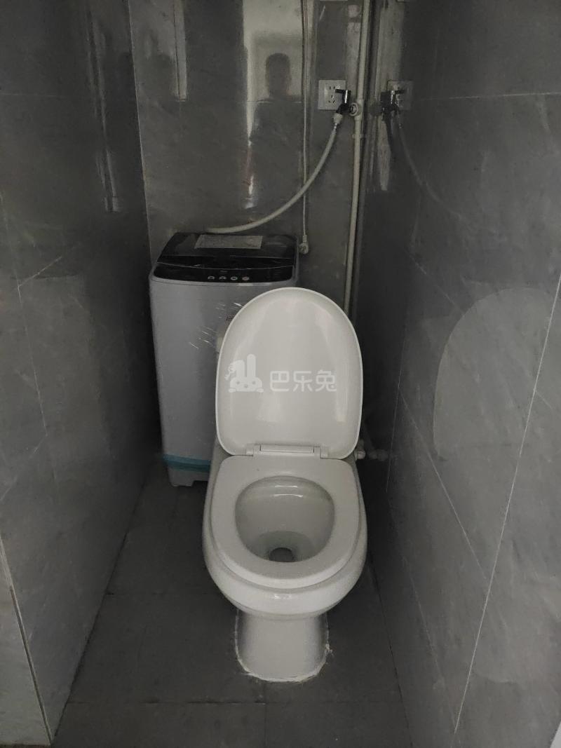 新盈名苑9958746卫生间图5