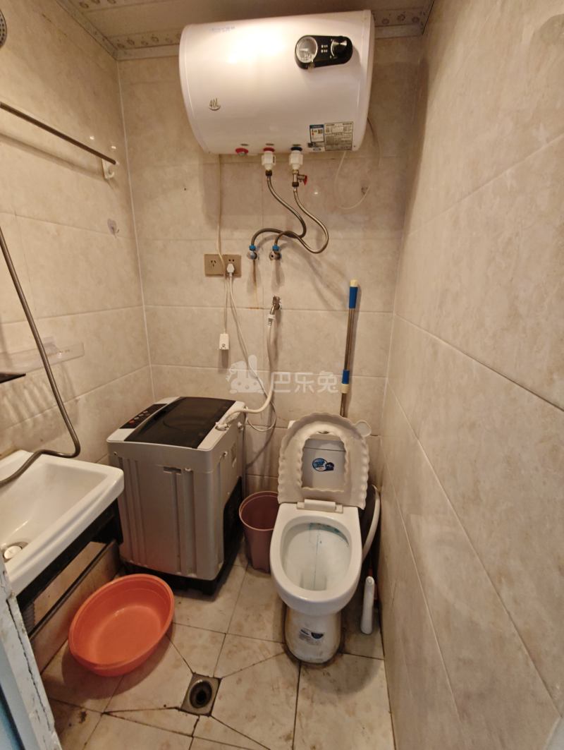 花家浜新村9970601卫生间图6