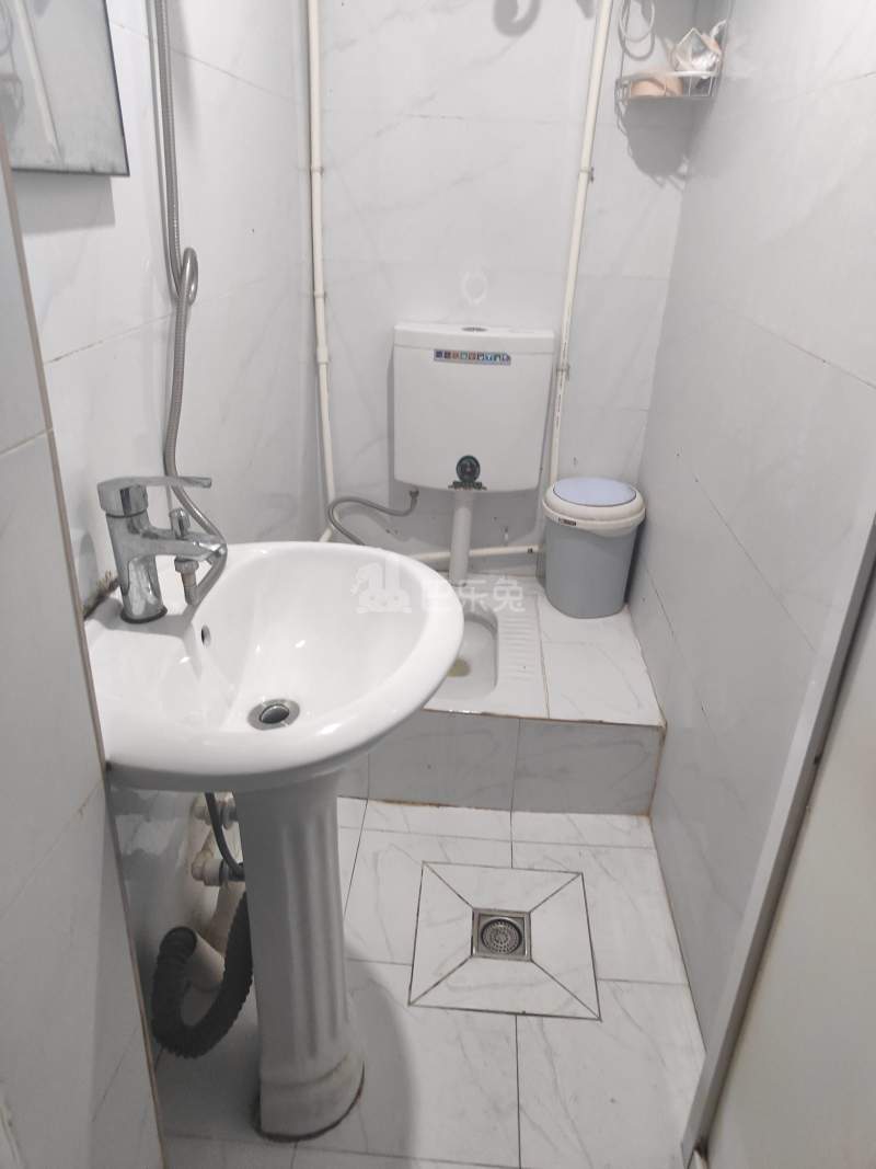 滨兴家园9974131卫生间图5