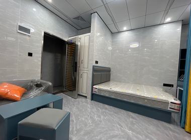 鹤边员村东街西一巷7号 