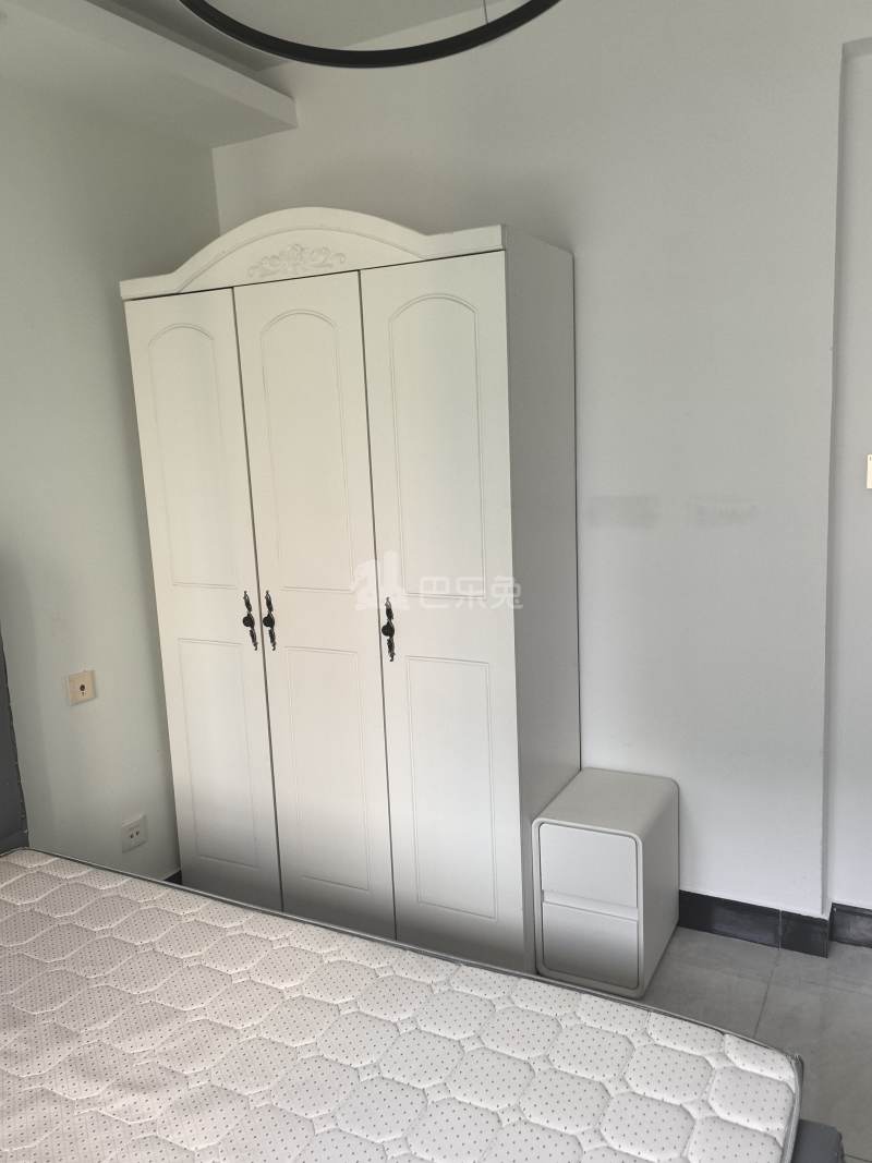 信达蓝爵9984150卧室图2