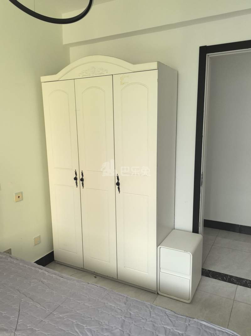 信达蓝爵9984150卧室图3