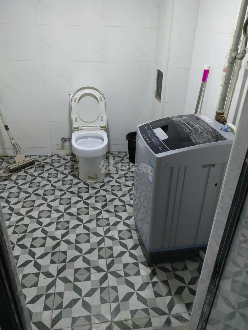 华晖绿苑9989810卫生间图6