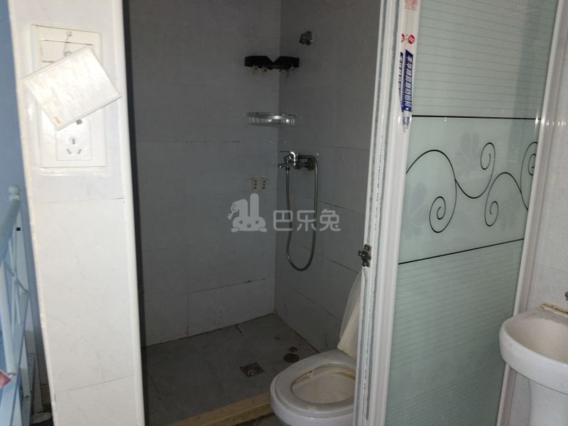 新市家园9990656卫生间图5