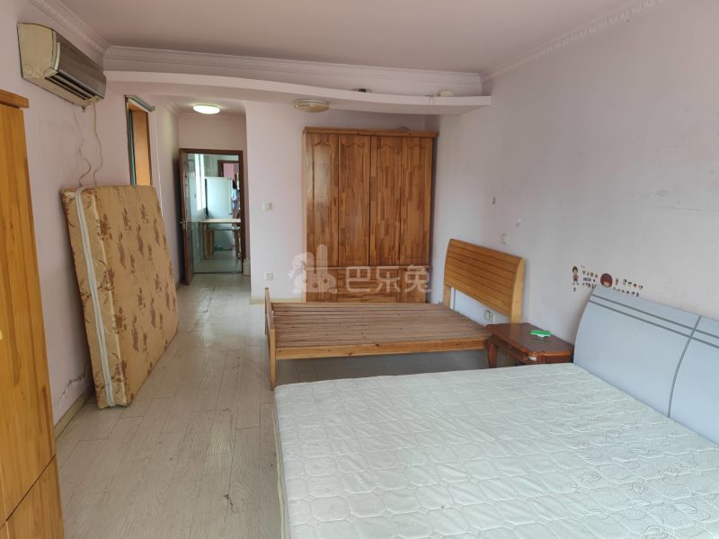 长宁路1600弄小区9996358卧室图4