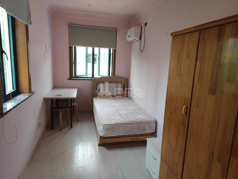 长宁路1600弄小区9996358卧室图5