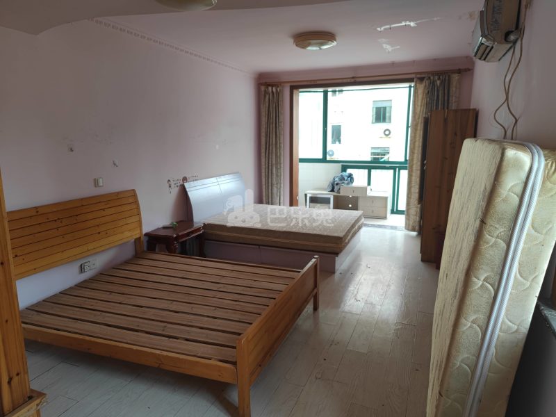 长宁路1600弄小区9996358卧室图2