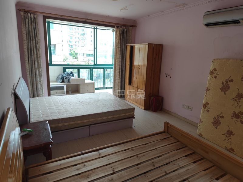 长宁路1600弄小区9996358卧室图3